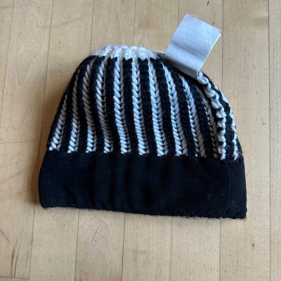EISBAR striped pompom hat,  S/M    GD1168 - Picture 4 of 6